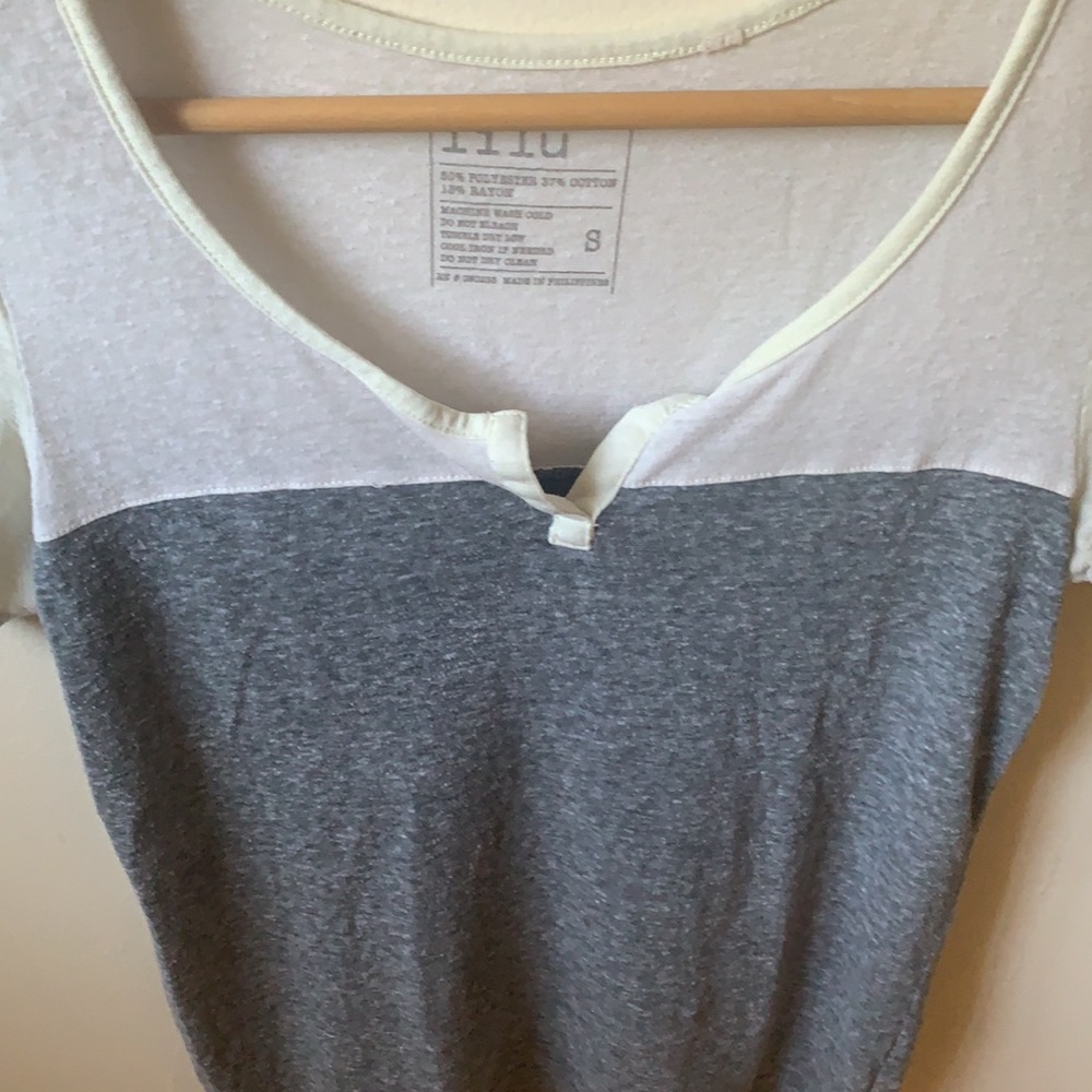 Simple Tee - Picture 3 of 3